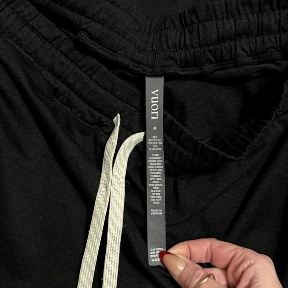 Vuori Boyfriend Joggers Women's size Medium DreamKnit™ Sweatpants Black Heather - Picture 5 of 9
